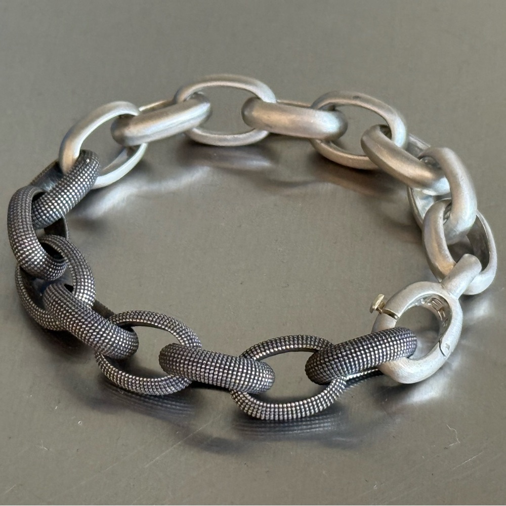.925SUNEERA Los Angeles 925 Silver and Gray Chain Link Bracelet with 14K accent.